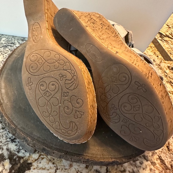 BOC Wedge Heel Sandals with Silvery White Leather Straps.  Size 10 - Picture 5 of 6